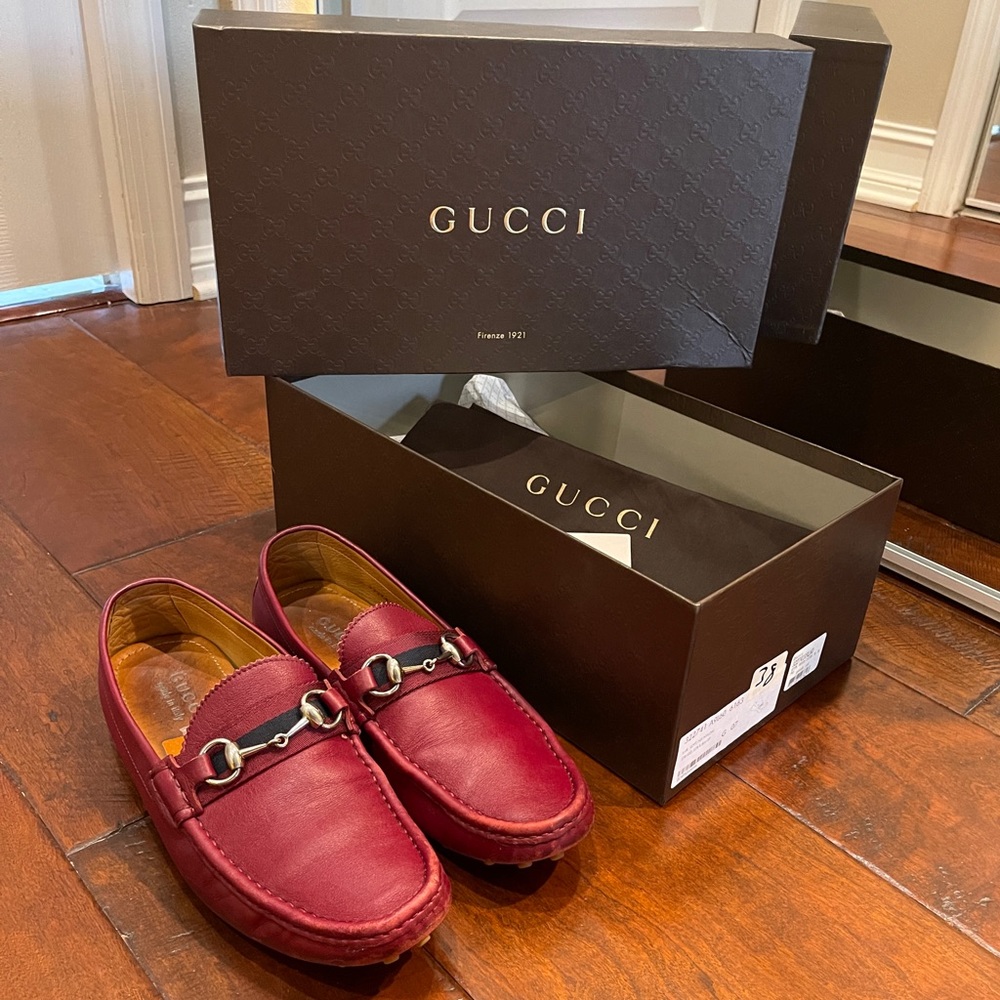 GUCCI Driver shoes in burgundy color size 7